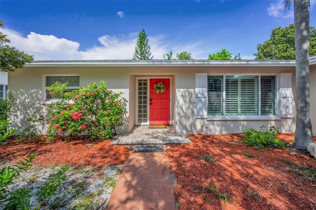 Active With Contract: $335,000 (2 beds, 2 baths, 1347 Square Feet)