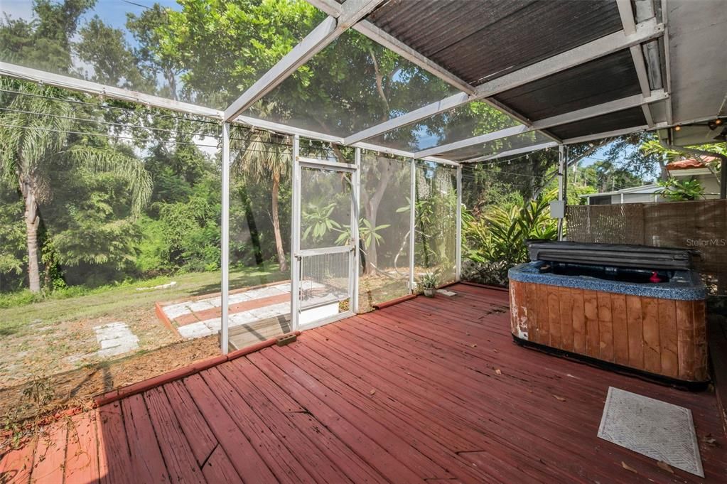 Active With Contract: $335,000 (2 beds, 2 baths, 1347 Square Feet)