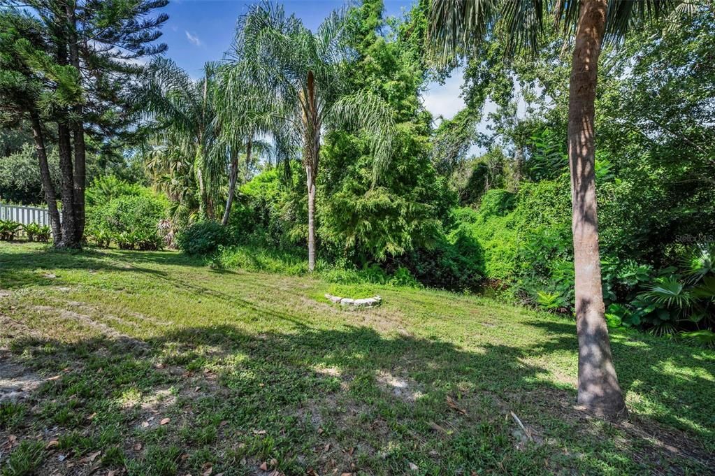 Active With Contract: $335,000 (2 beds, 2 baths, 1347 Square Feet)