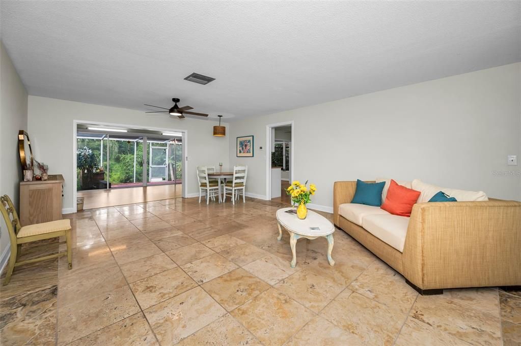 Active With Contract: $335,000 (2 beds, 2 baths, 1347 Square Feet)