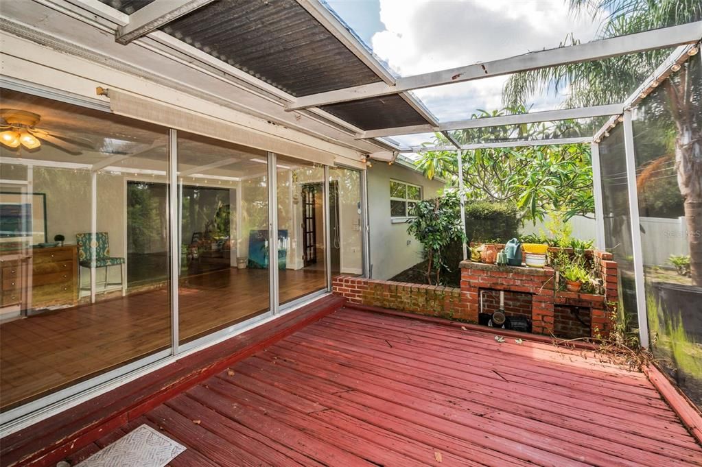 Active With Contract: $335,000 (2 beds, 2 baths, 1347 Square Feet)