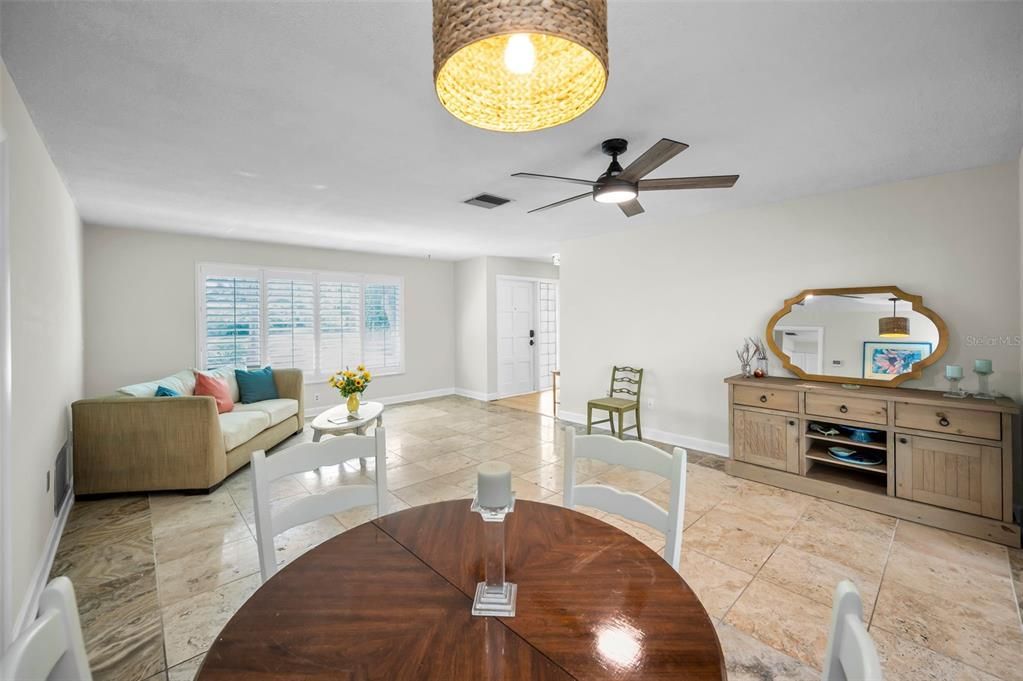 Active With Contract: $335,000 (2 beds, 2 baths, 1347 Square Feet)