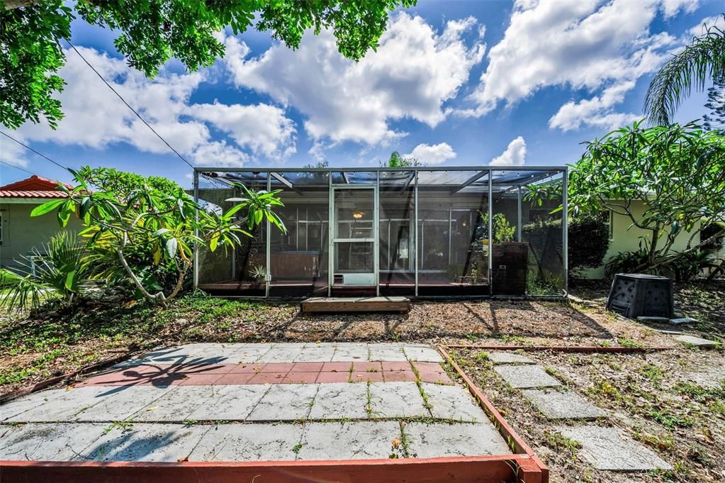 Active With Contract: $335,000 (2 beds, 2 baths, 1347 Square Feet)