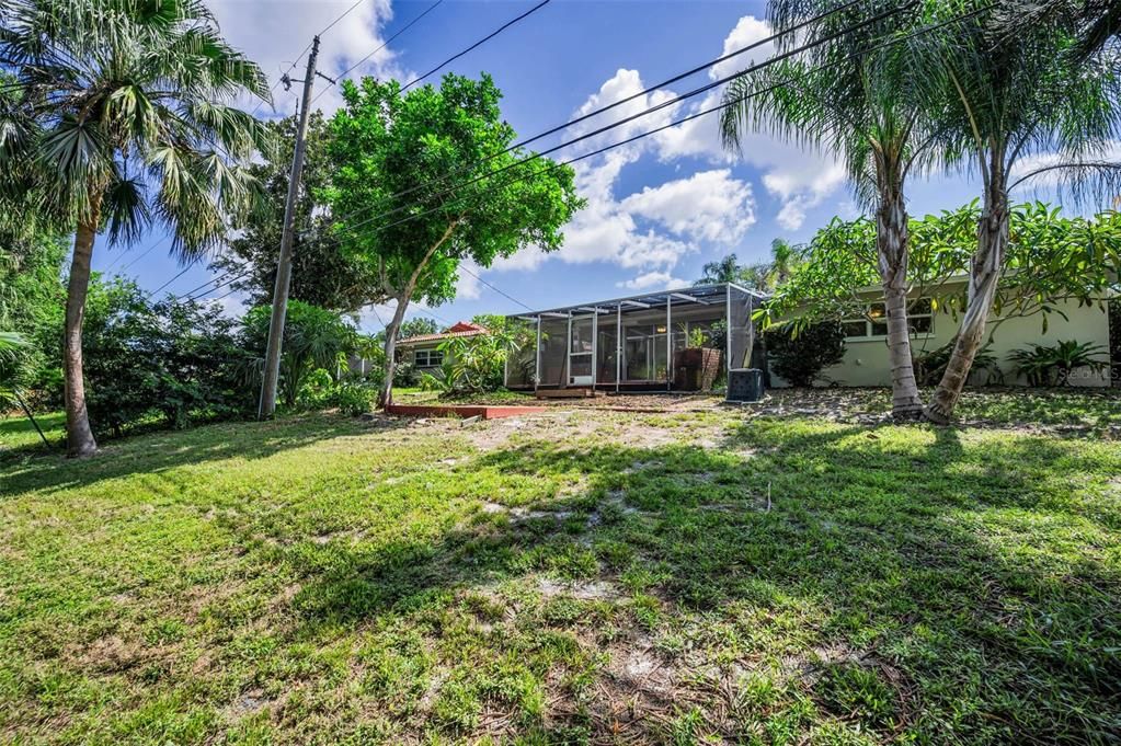 Active With Contract: $335,000 (2 beds, 2 baths, 1347 Square Feet)