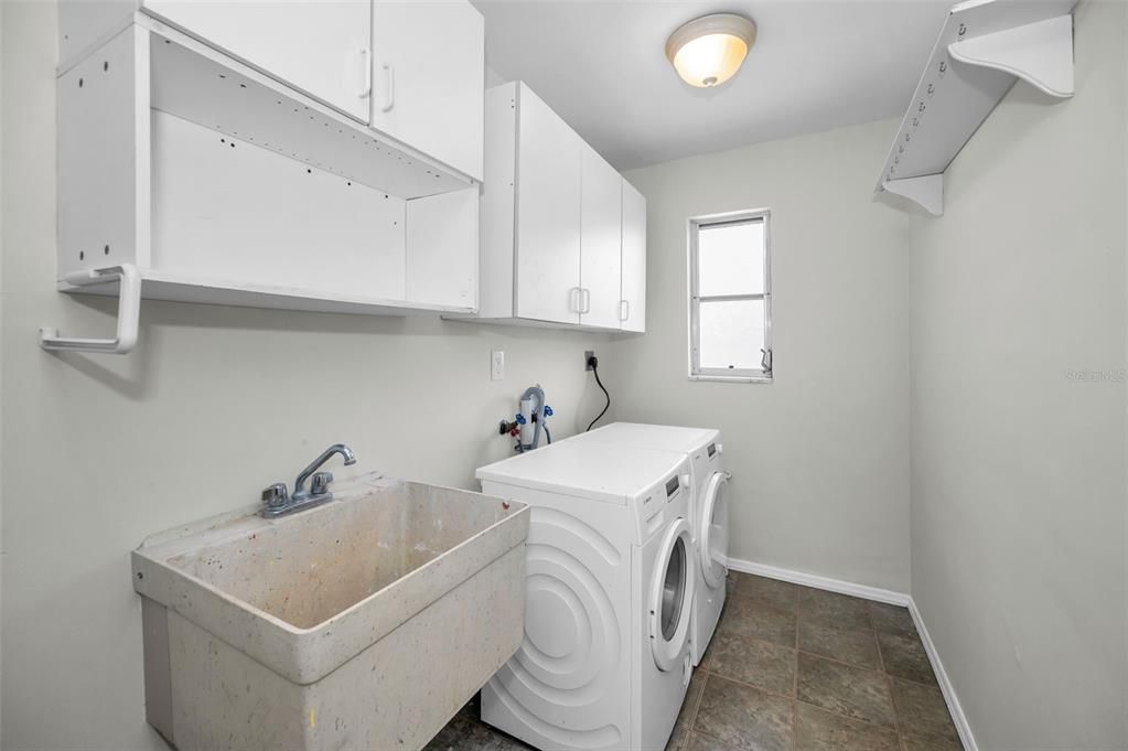 Active With Contract: $335,000 (2 beds, 2 baths, 1347 Square Feet)