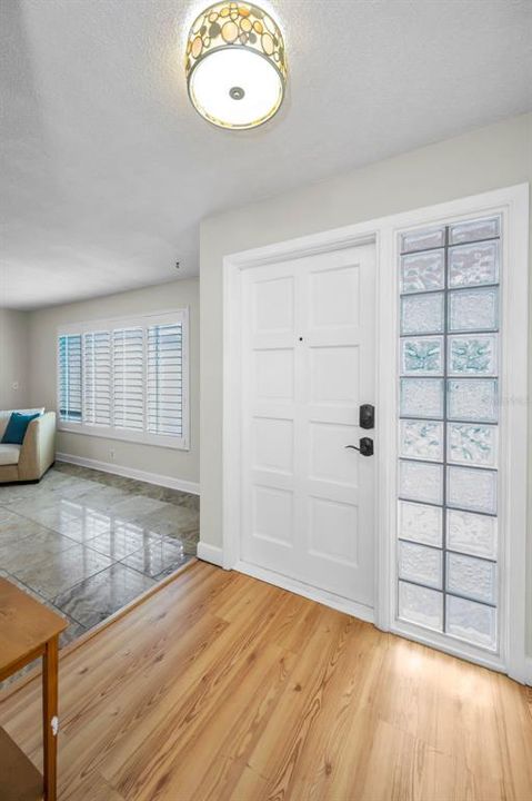 Active With Contract: $335,000 (2 beds, 2 baths, 1347 Square Feet)