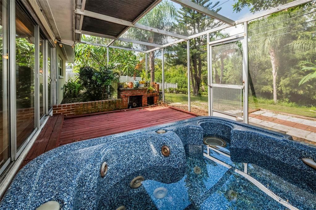 Active With Contract: $335,000 (2 beds, 2 baths, 1347 Square Feet)