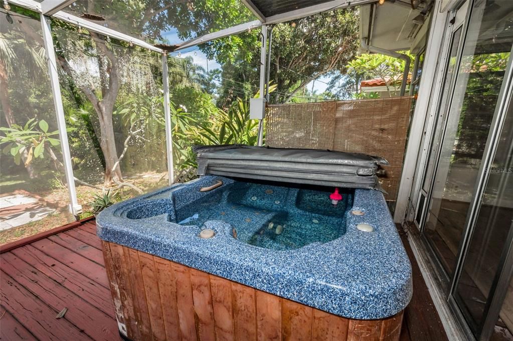 Active With Contract: $335,000 (2 beds, 2 baths, 1347 Square Feet)