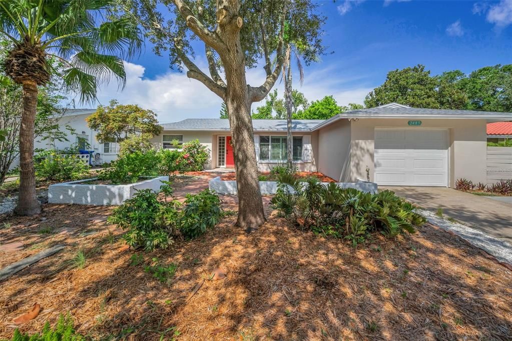 Active With Contract: $335,000 (2 beds, 2 baths, 1347 Square Feet)