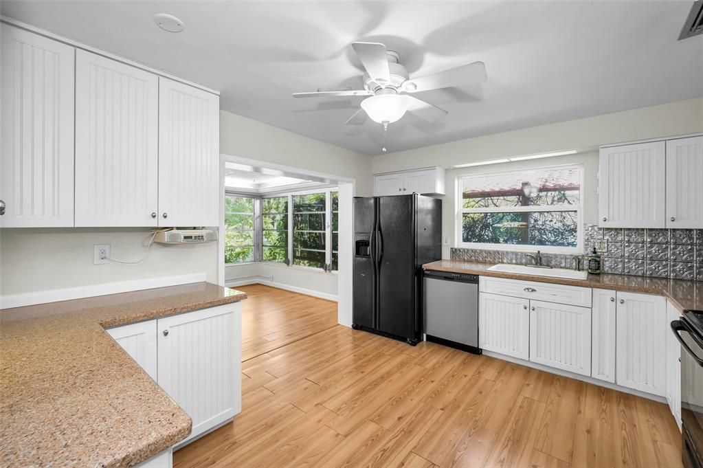 Active With Contract: $335,000 (2 beds, 2 baths, 1347 Square Feet)