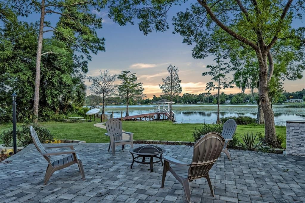 Недавно продано: $850,000 (4 спален, 3 ванн, 2640 Квадратных фут)