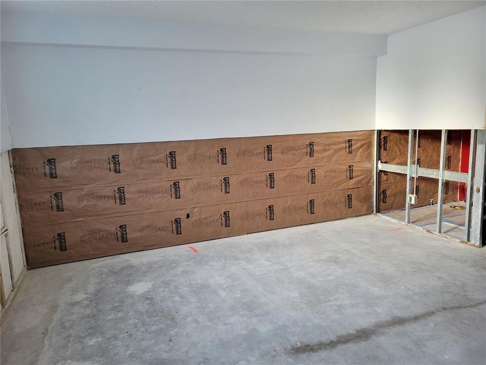 Active With Contract: $90,000 (1 beds, 1 baths, 925 Square Feet)