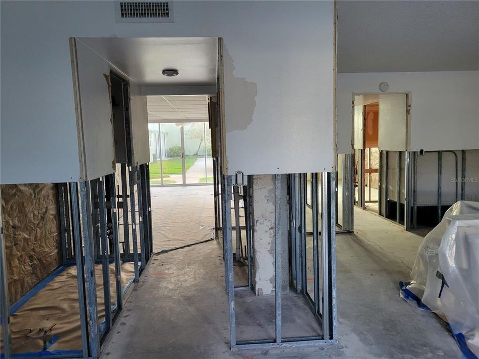 Active With Contract: $90,000 (1 beds, 1 baths, 925 Square Feet)