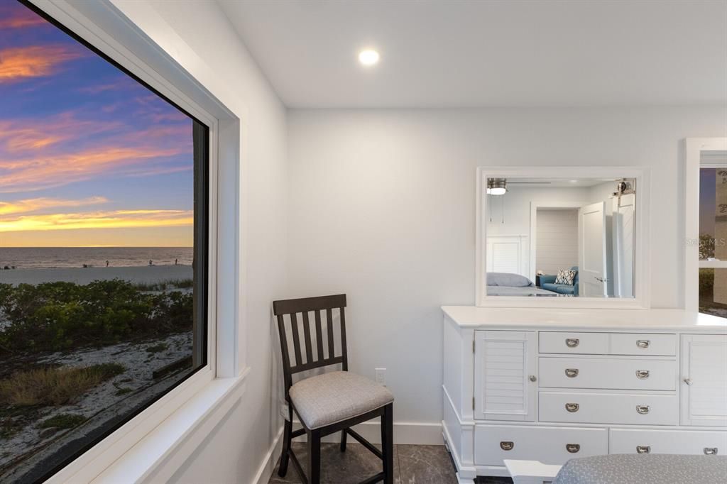 待售: $1,045,000 (2 贝兹, 2 浴室, 1008 平方英尺)