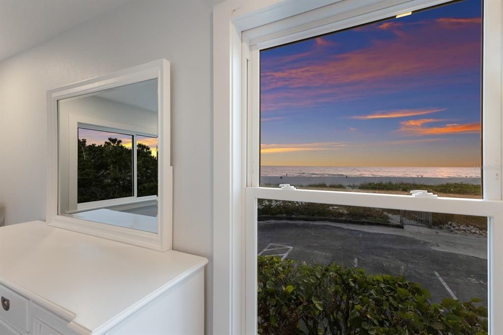 待售: $1,045,000 (2 贝兹, 2 浴室, 1008 平方英尺)