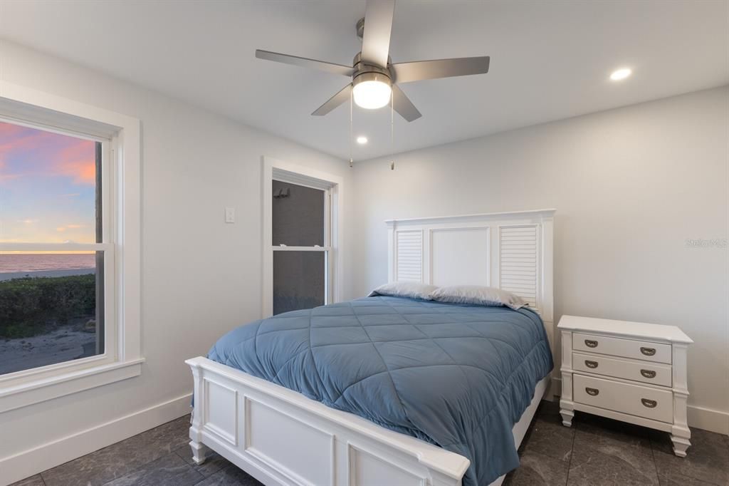 待售: $1,045,000 (2 贝兹, 2 浴室, 1008 平方英尺)