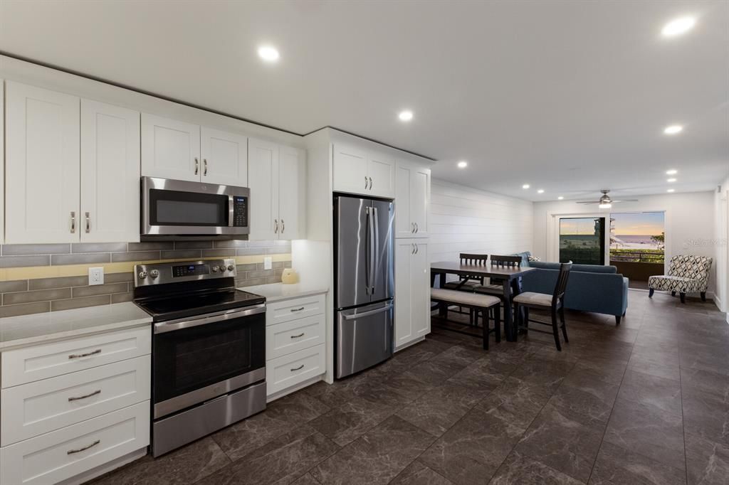 待售: $1,045,000 (2 贝兹, 2 浴室, 1008 平方英尺)