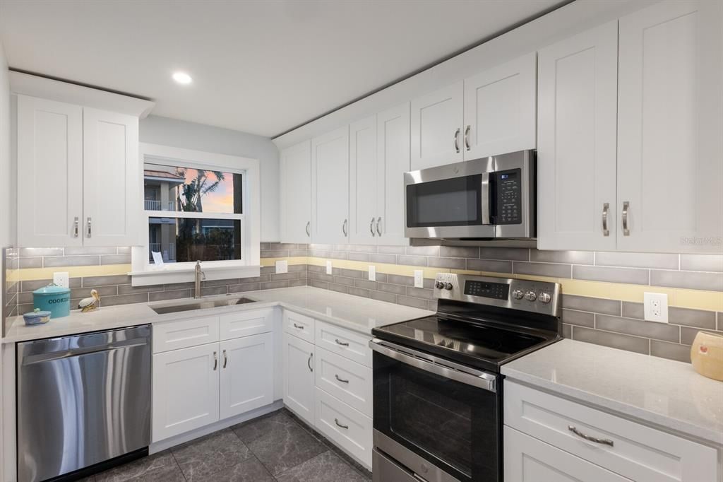 待售: $1,045,000 (2 贝兹, 2 浴室, 1008 平方英尺)