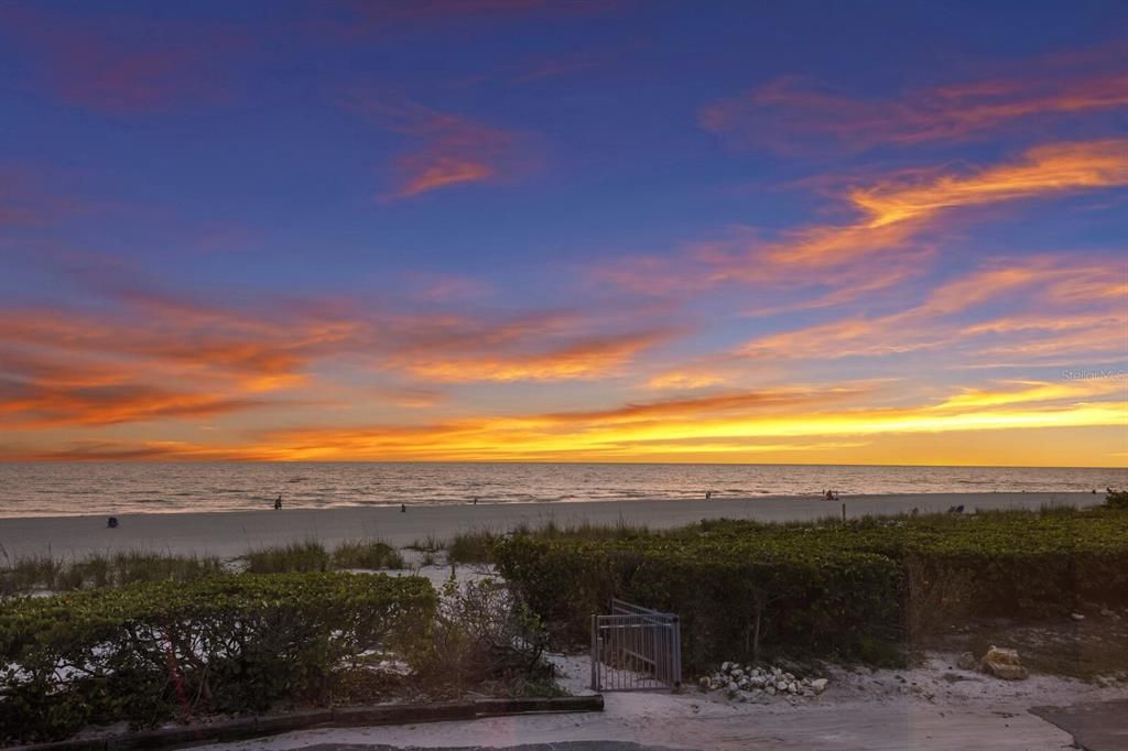 待售: $1,045,000 (2 贝兹, 2 浴室, 1008 平方英尺)