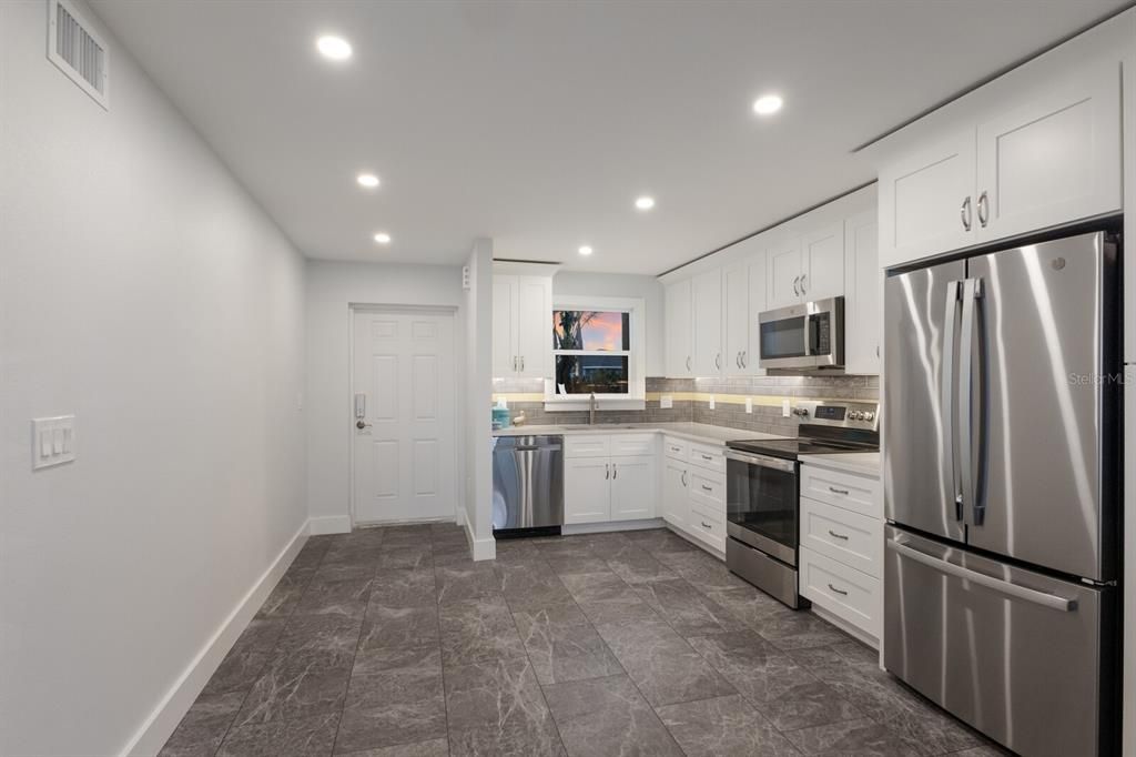 待售: $1,045,000 (2 贝兹, 2 浴室, 1008 平方英尺)