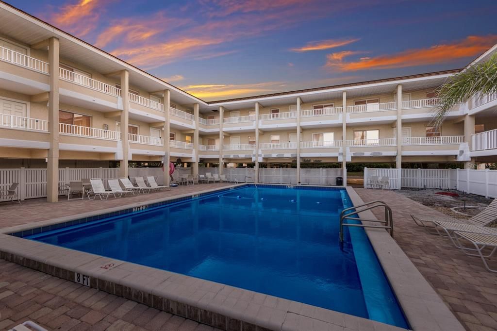 待售: $1,045,000 (2 贝兹, 2 浴室, 1008 平方英尺)