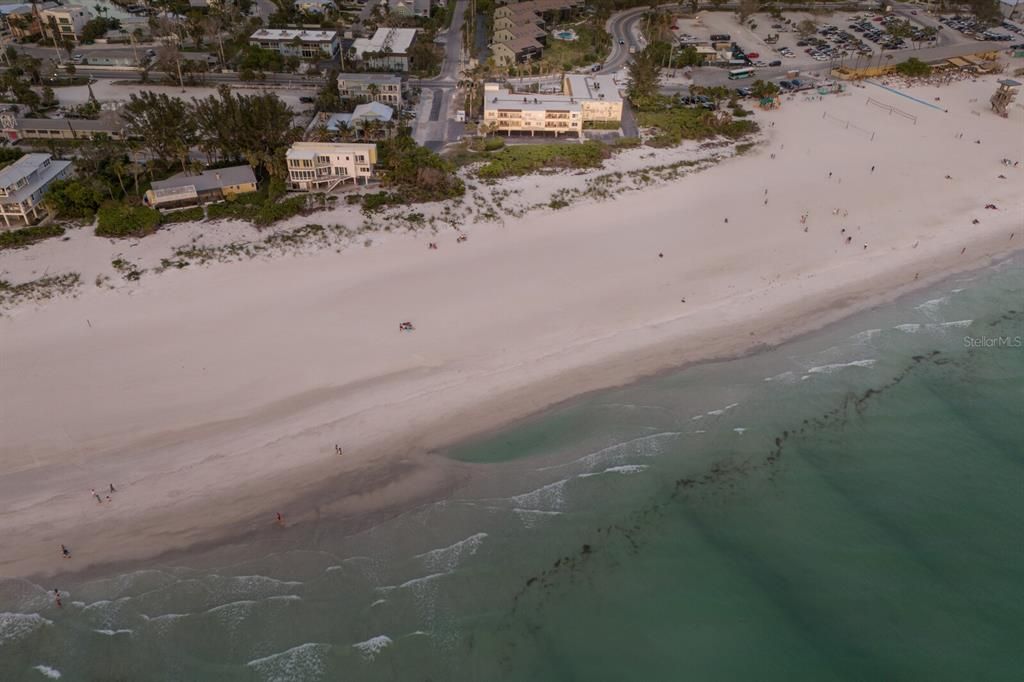 待售: $1,045,000 (2 贝兹, 2 浴室, 1008 平方英尺)