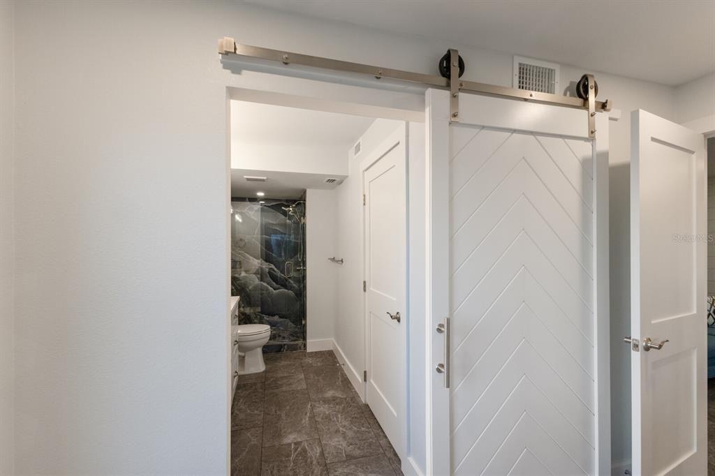 待售: $1,045,000 (2 贝兹, 2 浴室, 1008 平方英尺)