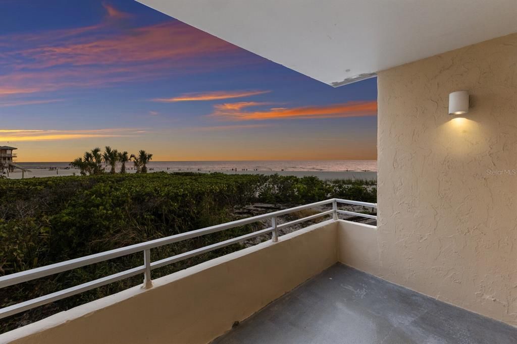 待售: $1,045,000 (2 贝兹, 2 浴室, 1008 平方英尺)