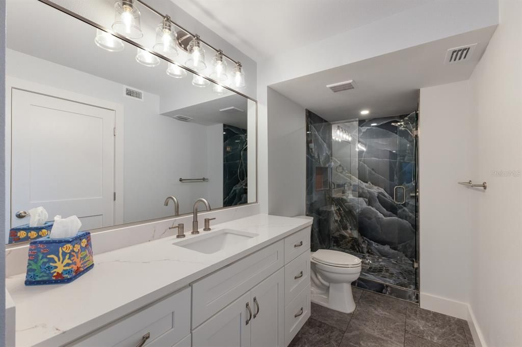 待售: $1,045,000 (2 贝兹, 2 浴室, 1008 平方英尺)