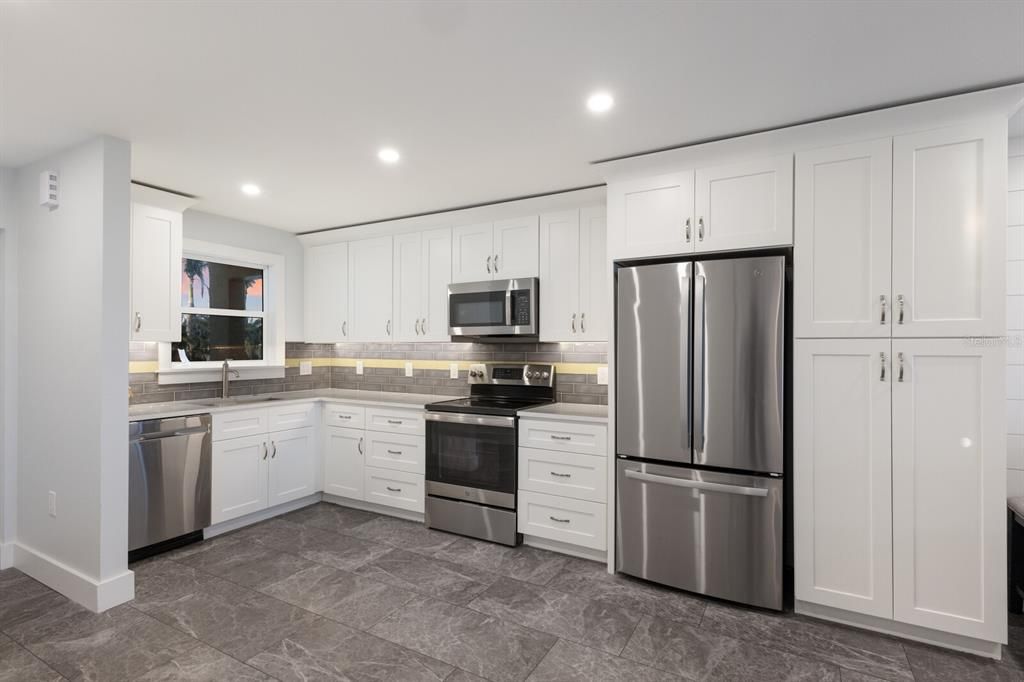 待售: $1,045,000 (2 贝兹, 2 浴室, 1008 平方英尺)