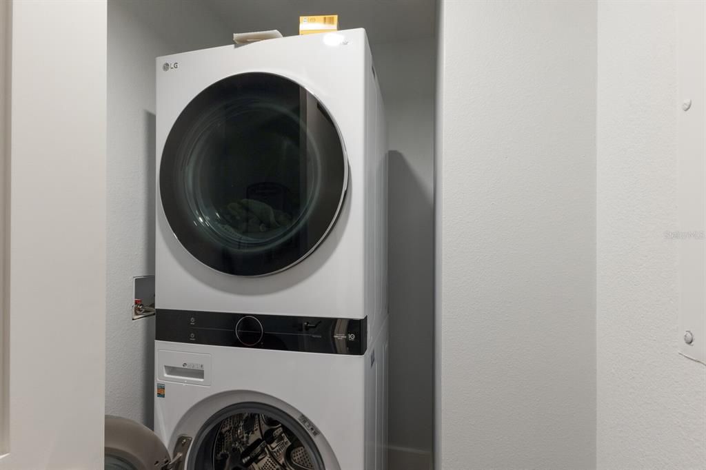 待售: $1,045,000 (2 贝兹, 2 浴室, 1008 平方英尺)