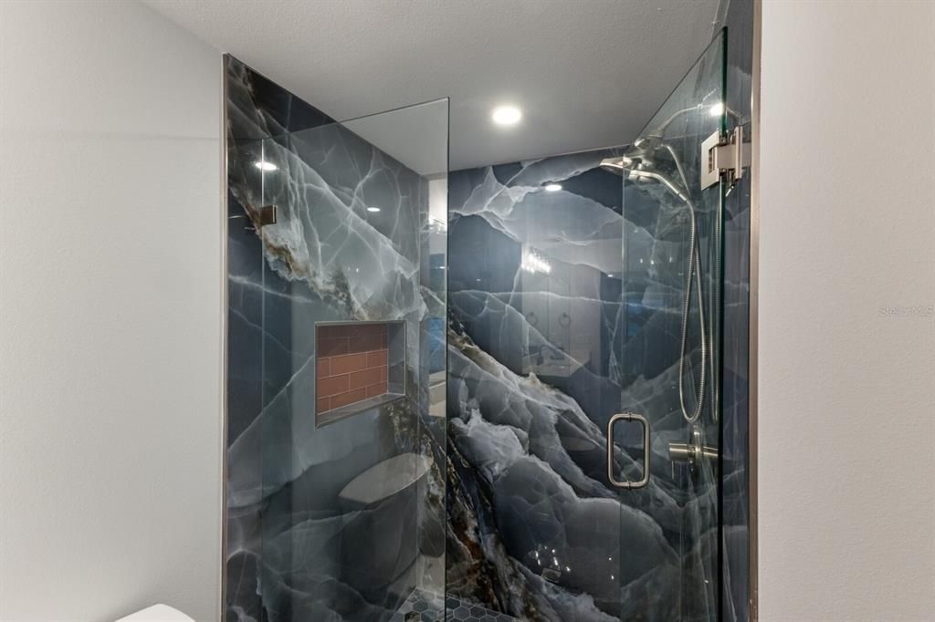 待售: $1,045,000 (2 贝兹, 2 浴室, 1008 平方英尺)