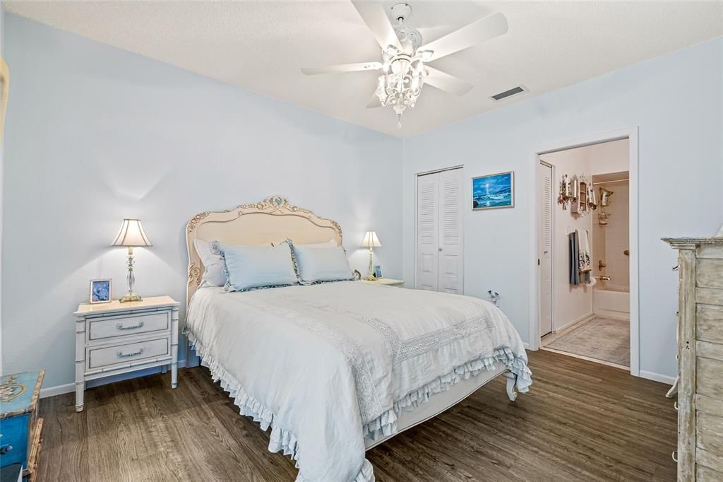 Active With Contract: $179,000 (2 beds, 2 baths, 1155 Square Feet)