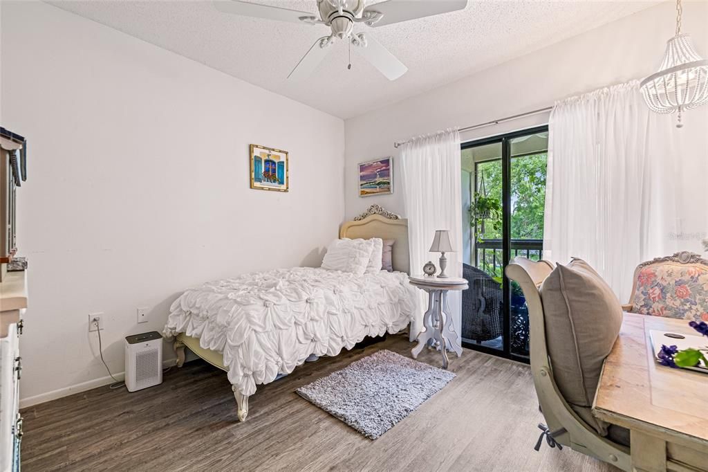 Active With Contract: $179,000 (2 beds, 2 baths, 1155 Square Feet)