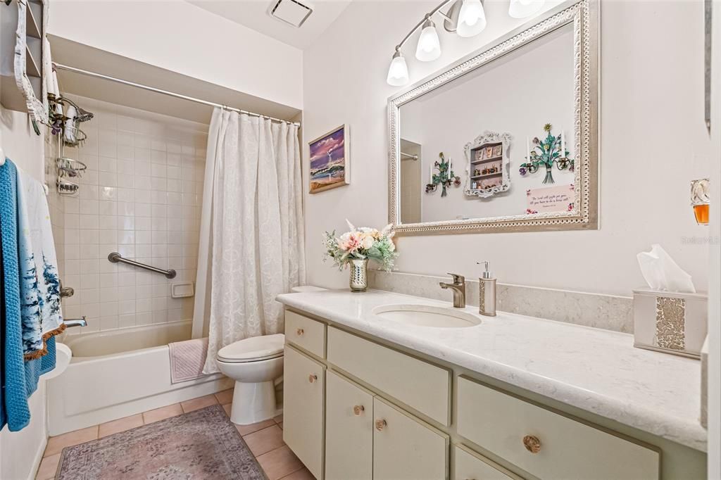 Active With Contract: $179,000 (2 beds, 2 baths, 1155 Square Feet)