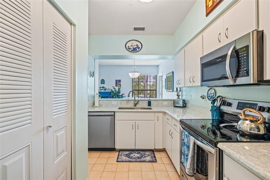 Active With Contract: $179,000 (2 beds, 2 baths, 1155 Square Feet)