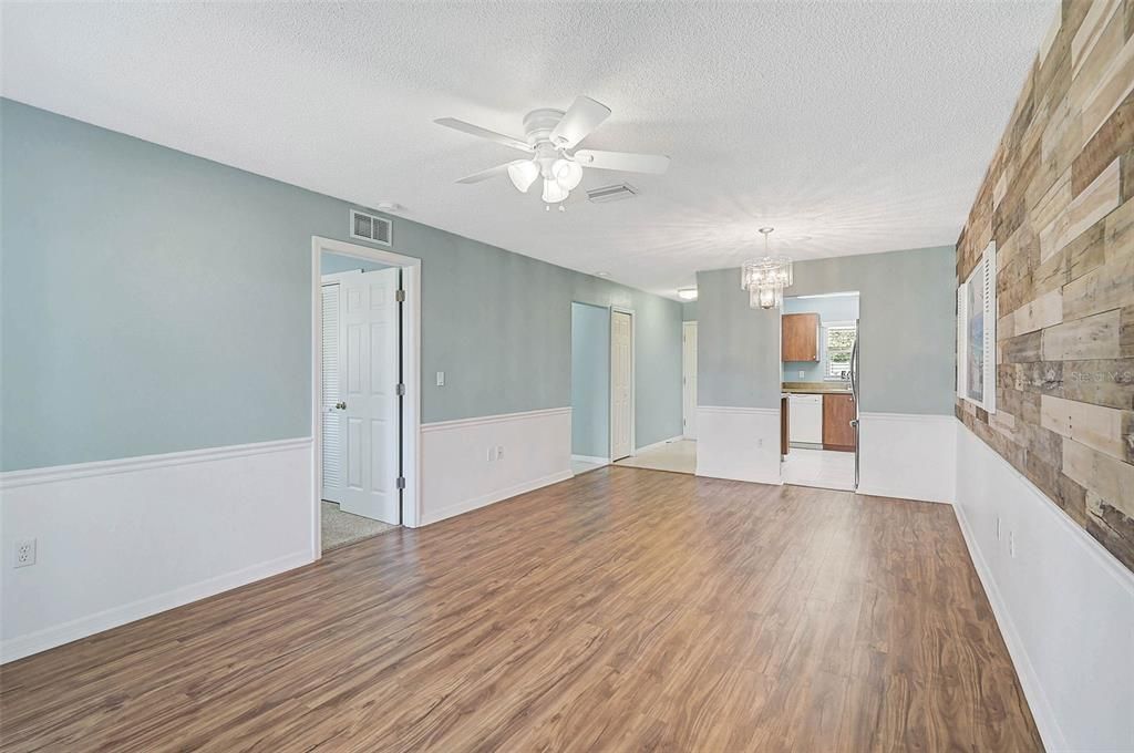 For Sale: $144,400 (2 beds, 2 baths, 1044 Square Feet)