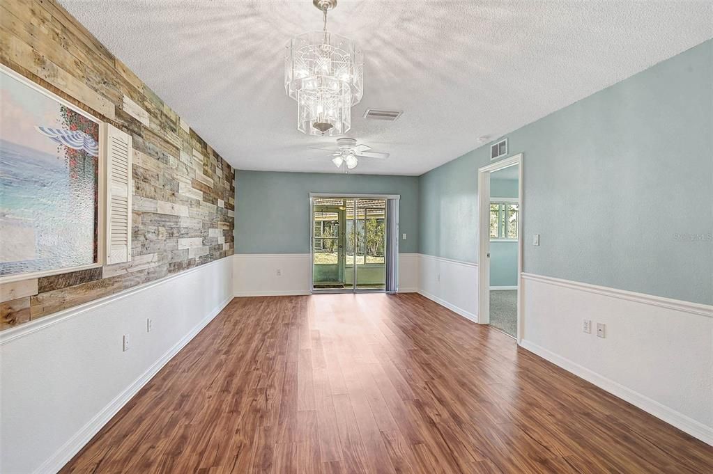 For Sale: $144,400 (2 beds, 2 baths, 1044 Square Feet)