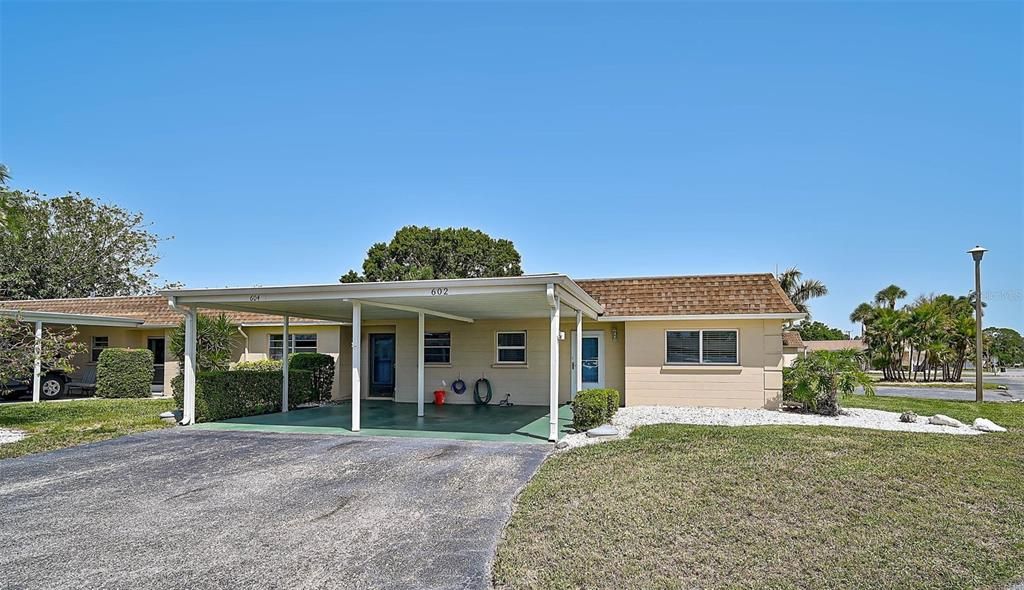 For Sale: $144,400 (2 beds, 2 baths, 1044 Square Feet)