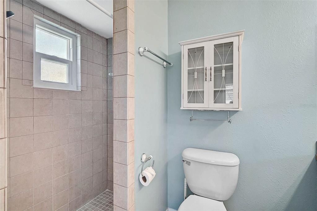 For Sale: $144,400 (2 beds, 2 baths, 1044 Square Feet)