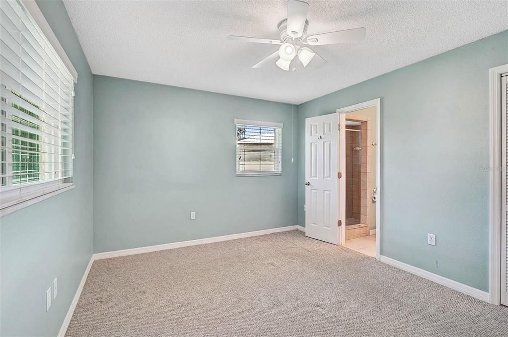 For Sale: $144,400 (2 beds, 2 baths, 1044 Square Feet)