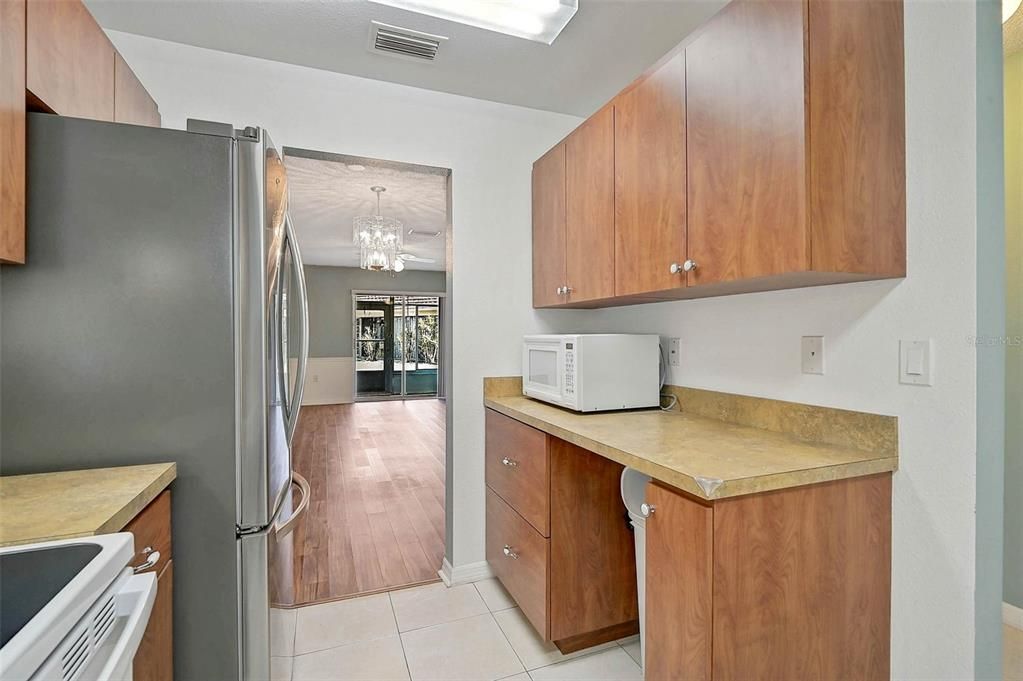 For Sale: $144,400 (2 beds, 2 baths, 1044 Square Feet)