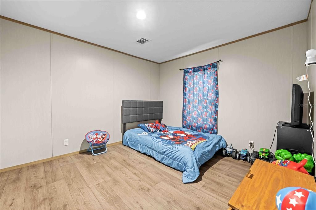 For Sale: $325,000 (4 beds, 2 baths, 1768 Square Feet)