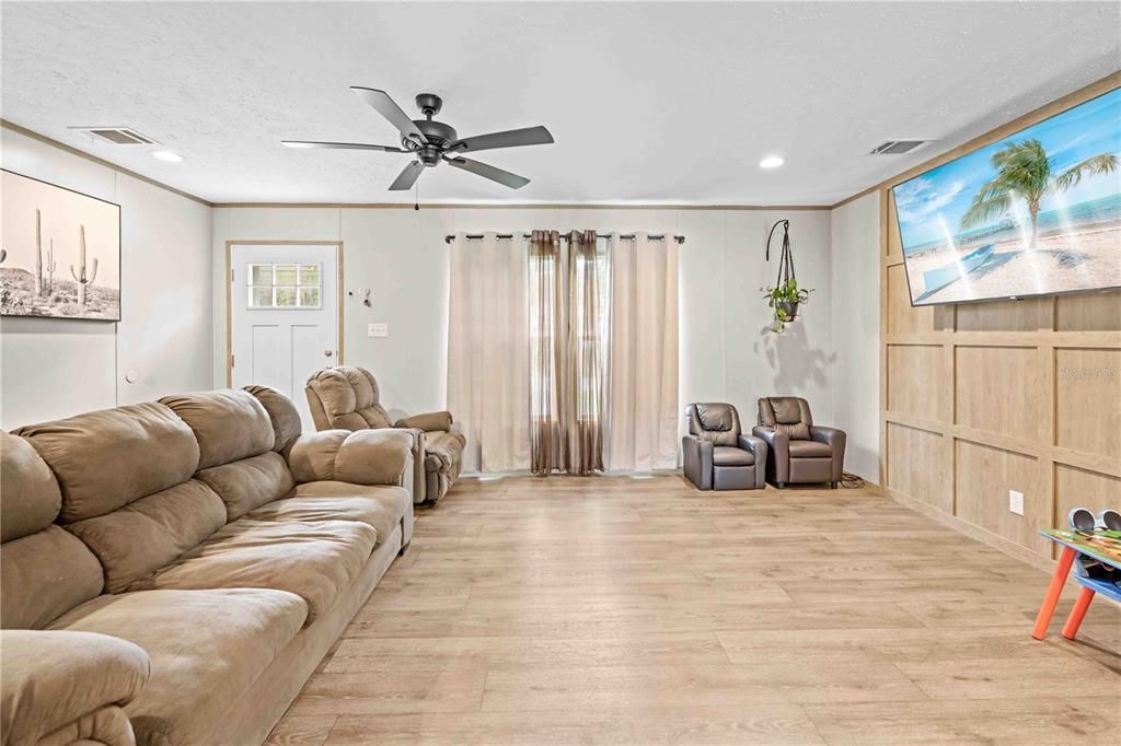 For Sale: $325,000 (4 beds, 2 baths, 1768 Square Feet)