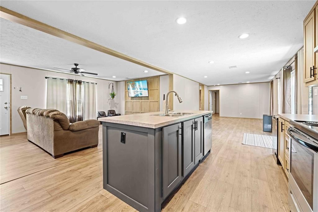 For Sale: $325,000 (4 beds, 2 baths, 1768 Square Feet)