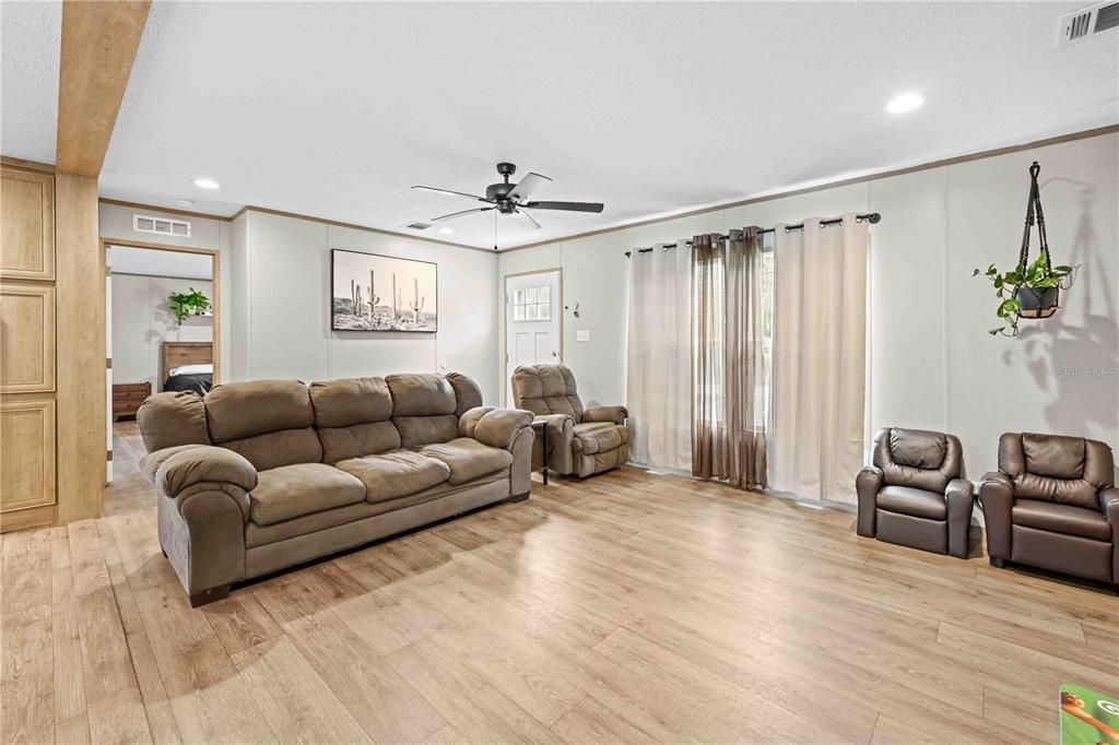 For Sale: $325,000 (4 beds, 2 baths, 1768 Square Feet)