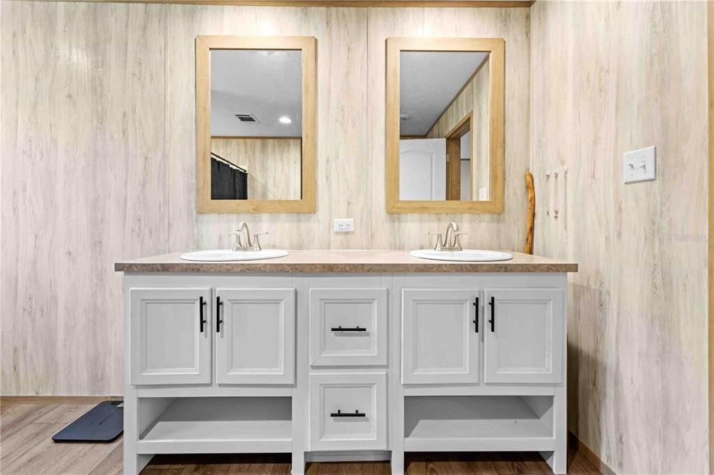 For Sale: $325,000 (4 beds, 2 baths, 1768 Square Feet)