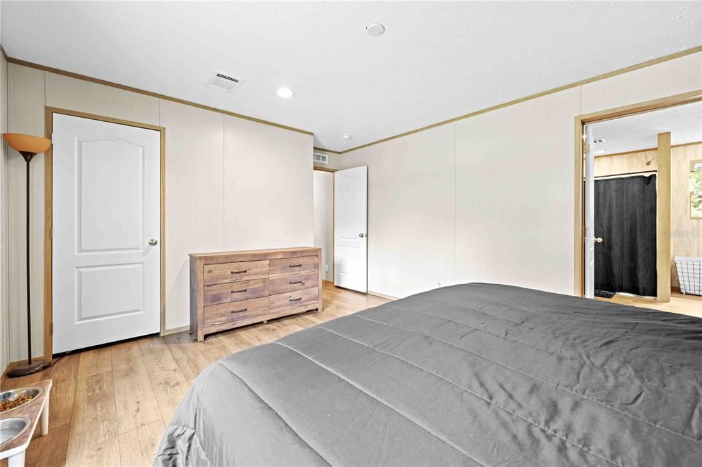 For Sale: $325,000 (4 beds, 2 baths, 1768 Square Feet)