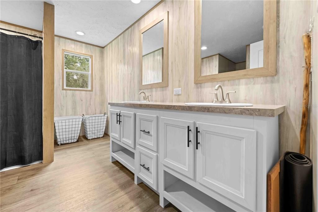 For Sale: $325,000 (4 beds, 2 baths, 1768 Square Feet)