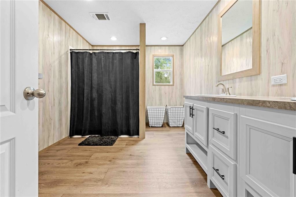 For Sale: $325,000 (4 beds, 2 baths, 1768 Square Feet)